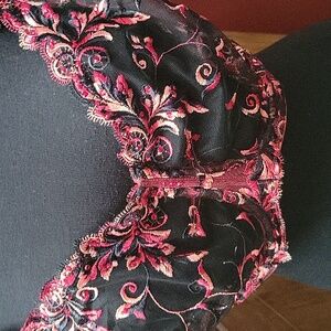 SOMA Elegant Black and Red Embroidered Lace Bralette 40G NWOT